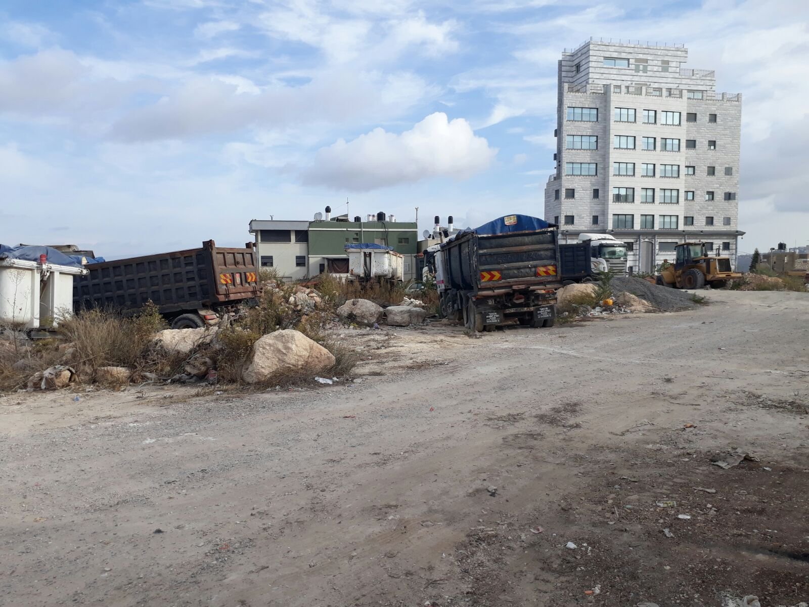 وحدة البيئة في بلدية الناصرة وحملة تنظيف واخلاء مركبات قديمة-2