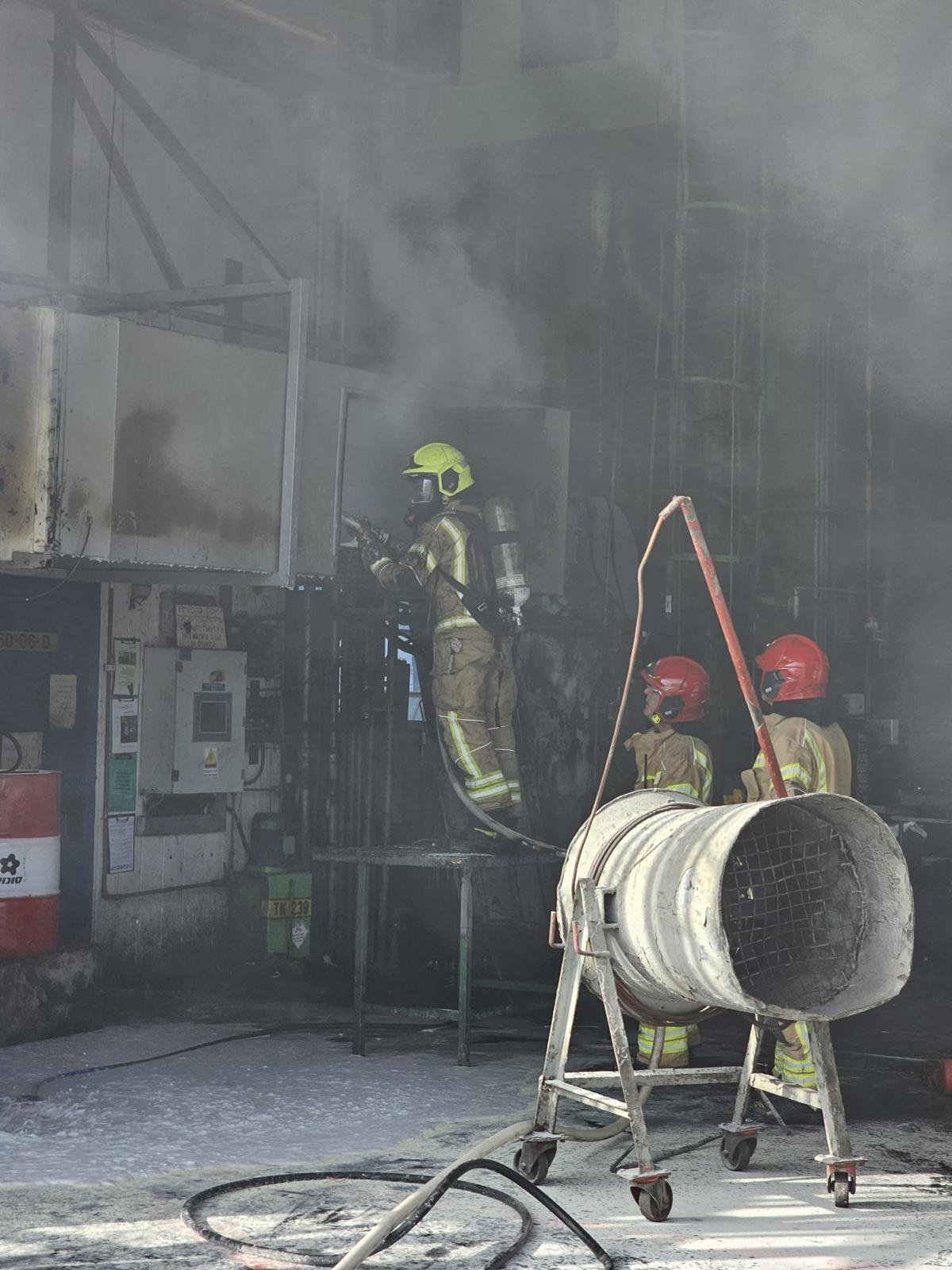 حيفا: حريق في مصنع وتحقيقات لمعرفة أسبابه-1