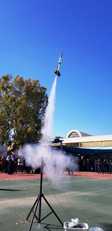 إطلاق صاروخ من ساحة المدرسة الثانوية الشاملة في كفر قاسم ضمن الفعاليات الفيزيائية والفضاء ...-51