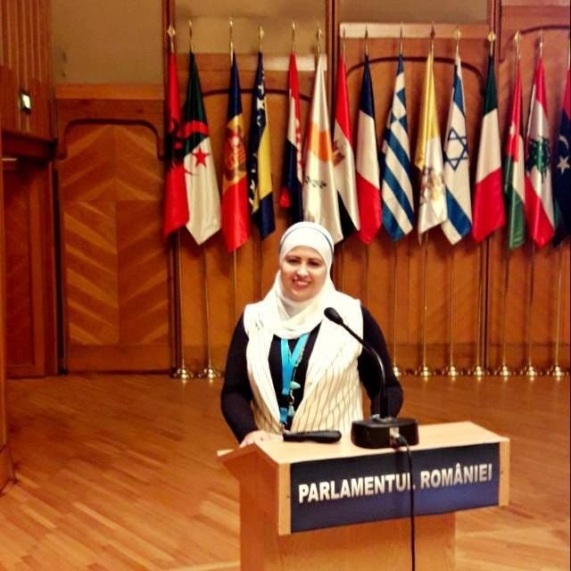 نساء يصنعن السلام تحصل على جائزة العام، والناشطة منار أبو دحل تلقي خطابًا بالبرلمان الروماني-0