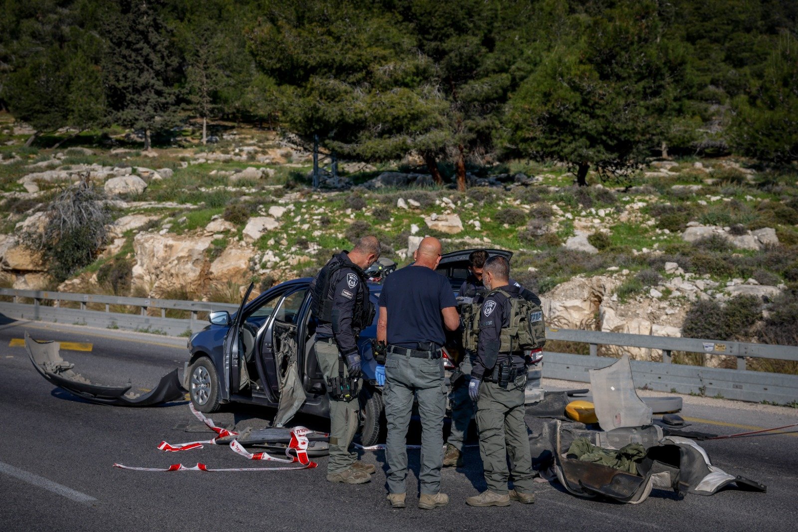 قتيل و 9 مصابين بعملية قرب القدس .. وإطلاق نار على المنفذين-7