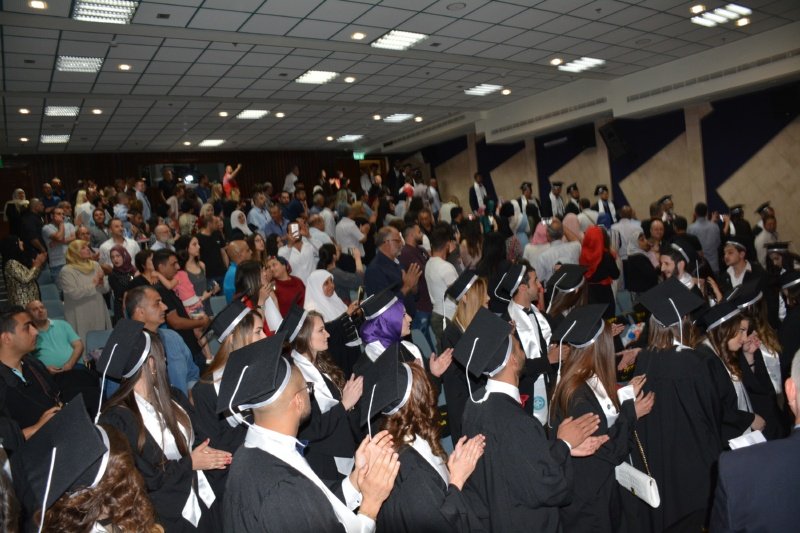  اجواء احتفالية في تخريج الفوج الثامن عشر من طلاب مدرسة الطب في مستشفى الناصرة-32