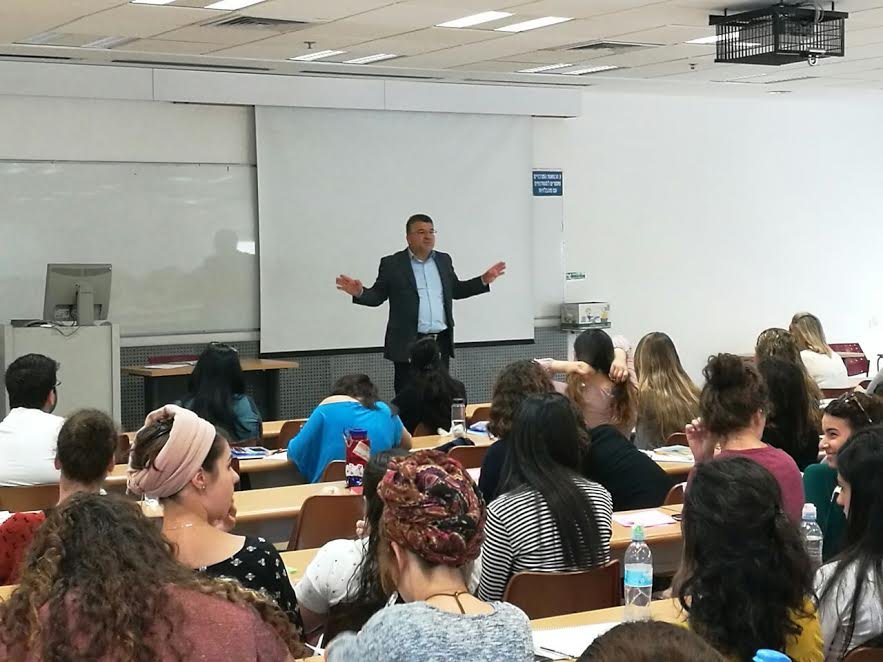 كلية تل-حاي الأكاديمية تستضيف النائب د. يوسف جبارين وطرح قضايا الطلاب العرب-3