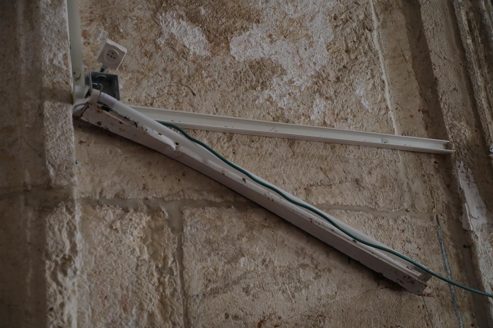 اوقاف القدس: الشرطة الاسرائلية تقتحم مصلى باب الرحمة وتحطم تمديدات الكهرباء-2