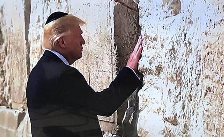 ترامب يرتدي "الكيباه" ويزور كنيسة البشارة وحائط البراق-6