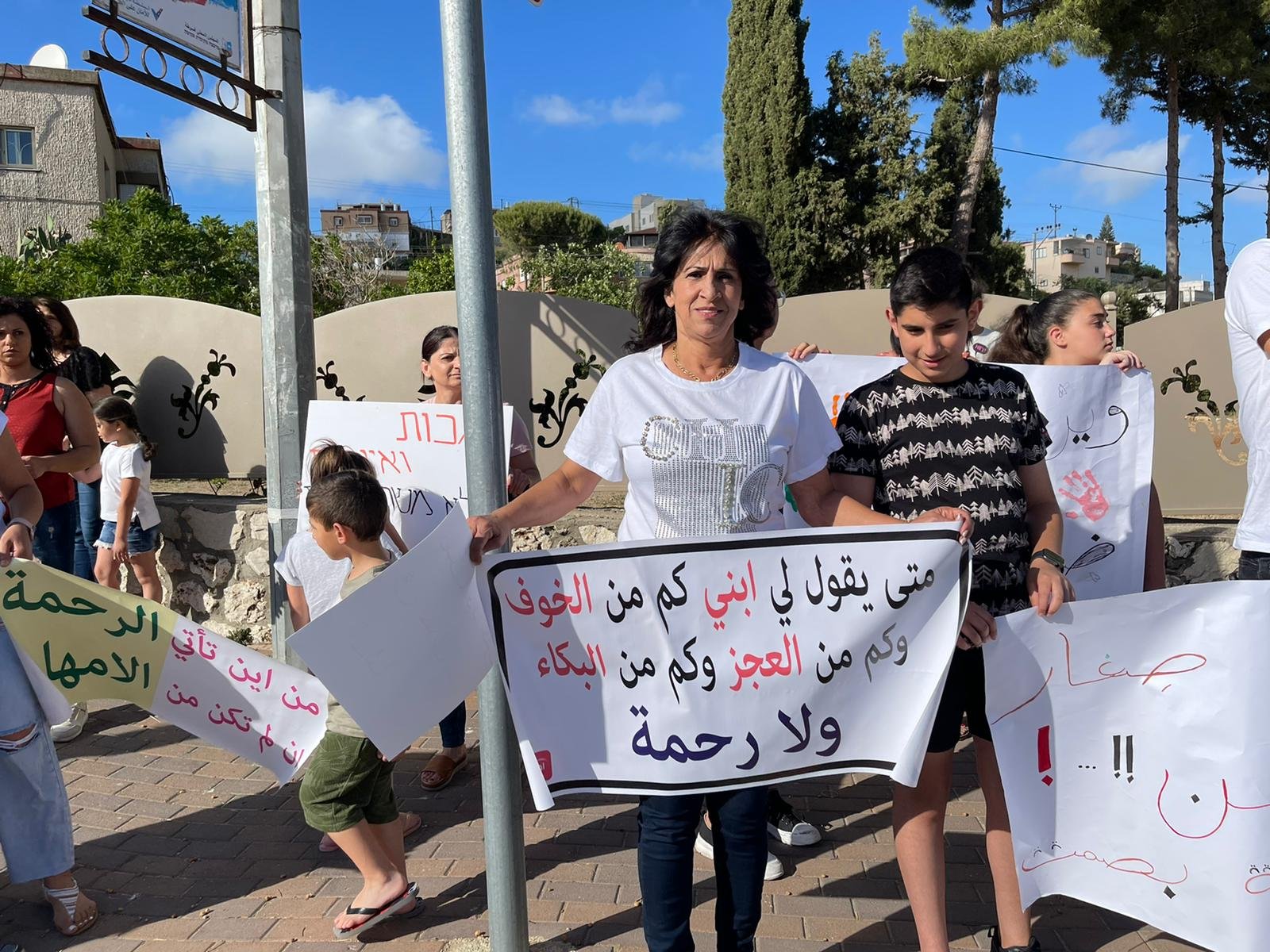 فسوطة تتظاهر ضد حادثة تنكيل بأطفال، والأم لـ"بكرا": ابني لا ينام-3
