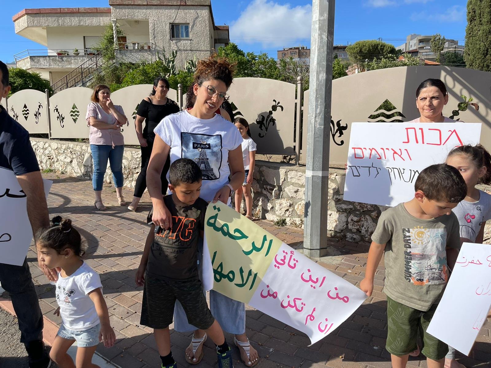 فسوطة تتظاهر ضد حادثة تنكيل بأطفال، والأم لـ"بكرا": ابني لا ينام-6