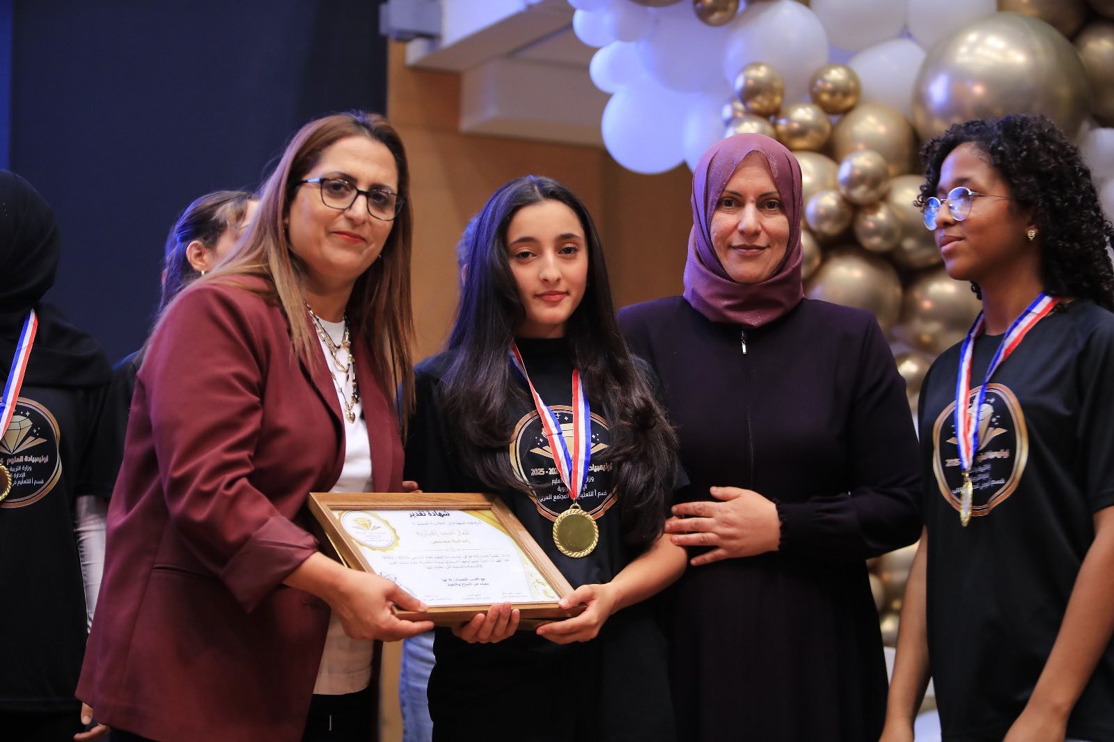 يوم احتفالي مهيب لتكريم 60 طالبًا وطالبة من مختلف المدارس الإعدادية العربية-19