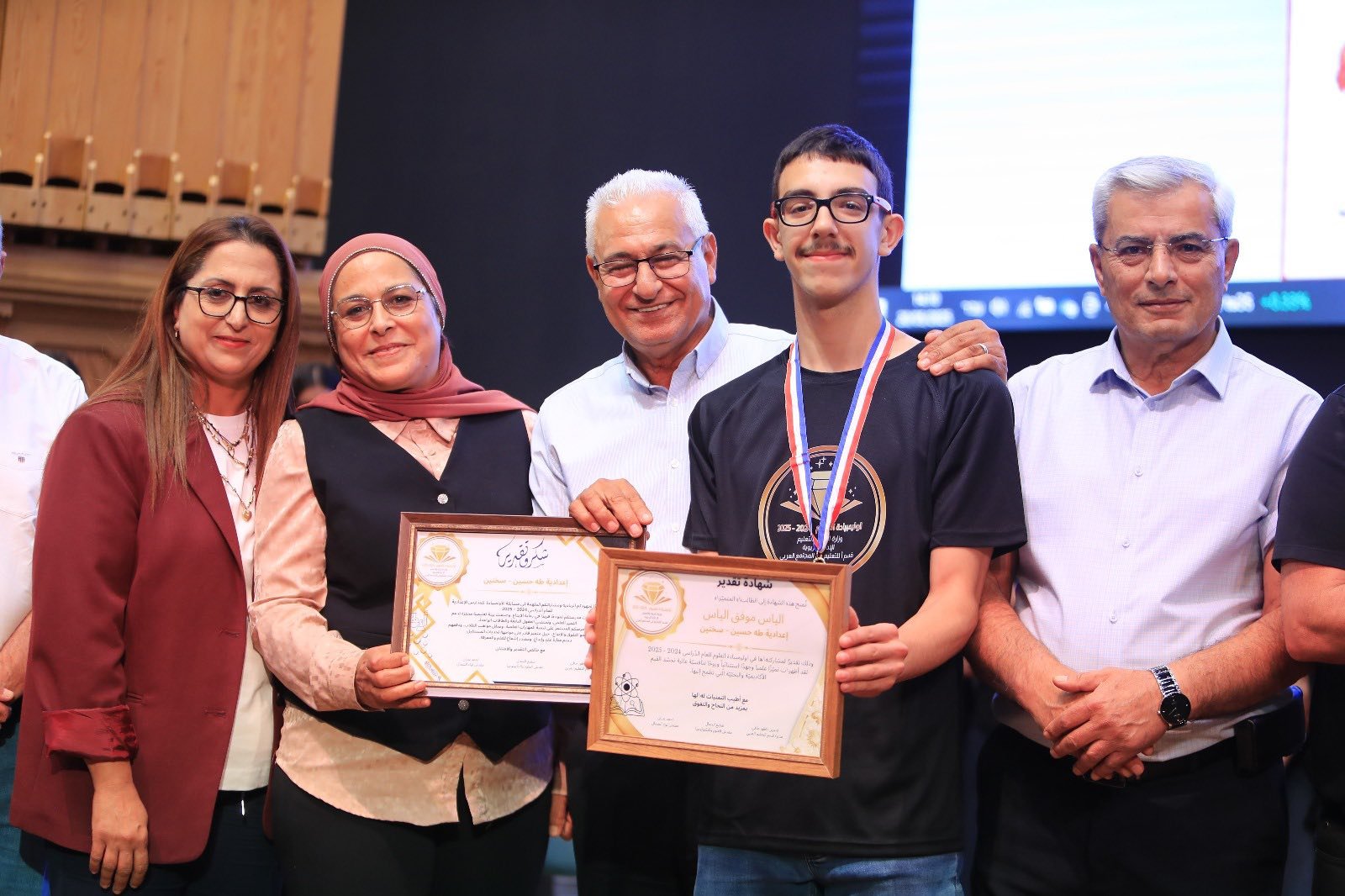 يوم احتفالي مهيب لتكريم 60 طالبًا وطالبة من مختلف المدارس الإعدادية العربية-20