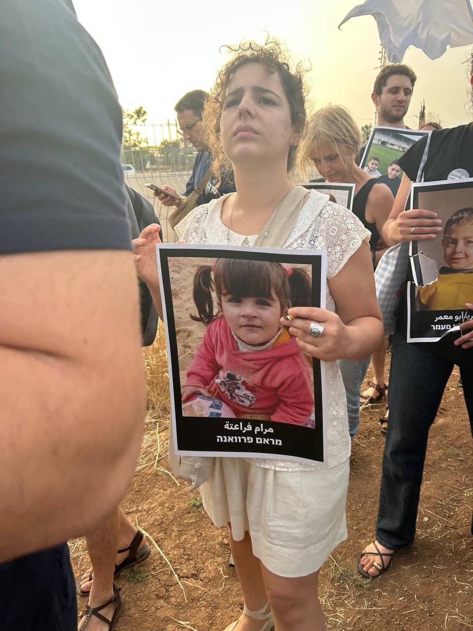 مظاهرة ضخمة الجمعة قرب حدود غزة- نقف معًا:"شرطة بن غفير لا تخيفنا – نطالب بإنهاء الحرب فورًا"-1