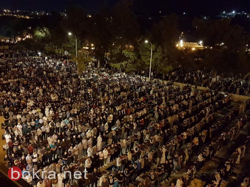 بالصور: نحو 250 ألف مصلّ في ليلة القدر بالمسجد الأقصى-8