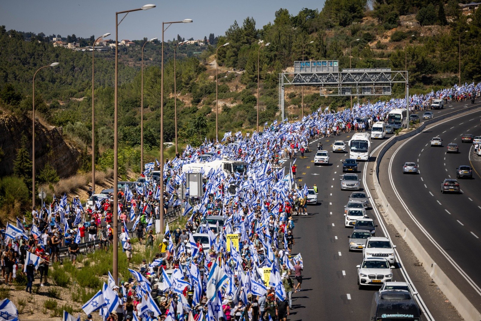 مسيرة إسرائيلية ضد حكومة نتنياهو تواصل المسير منذ 30 ساعة-3