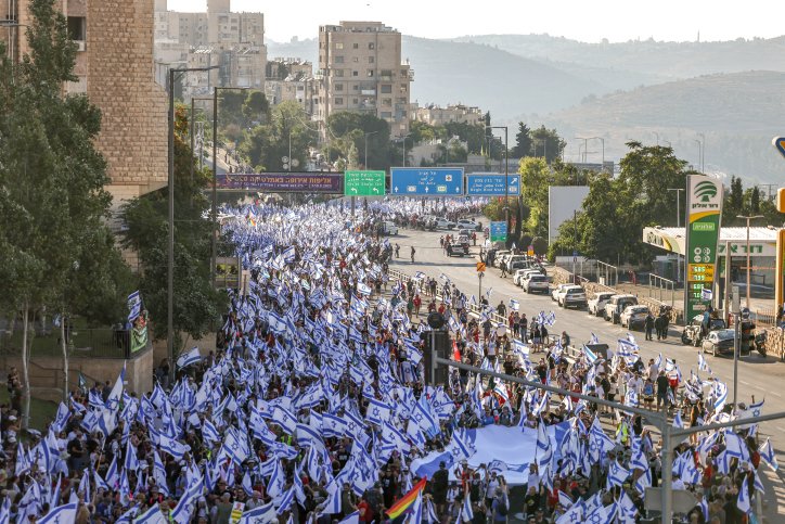 85 ألف متظاهر أمام الكنيست، و 100 ألف متظاهر في تل أبيب ضد مخطط إضعاف القضاء-1