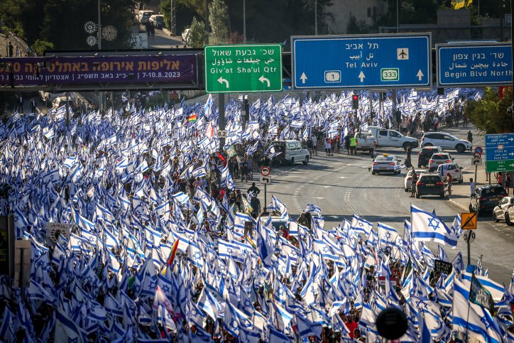 85 ألف متظاهر أمام الكنيست، و 100 ألف متظاهر في تل أبيب ضد مخطط إضعاف القضاء-3