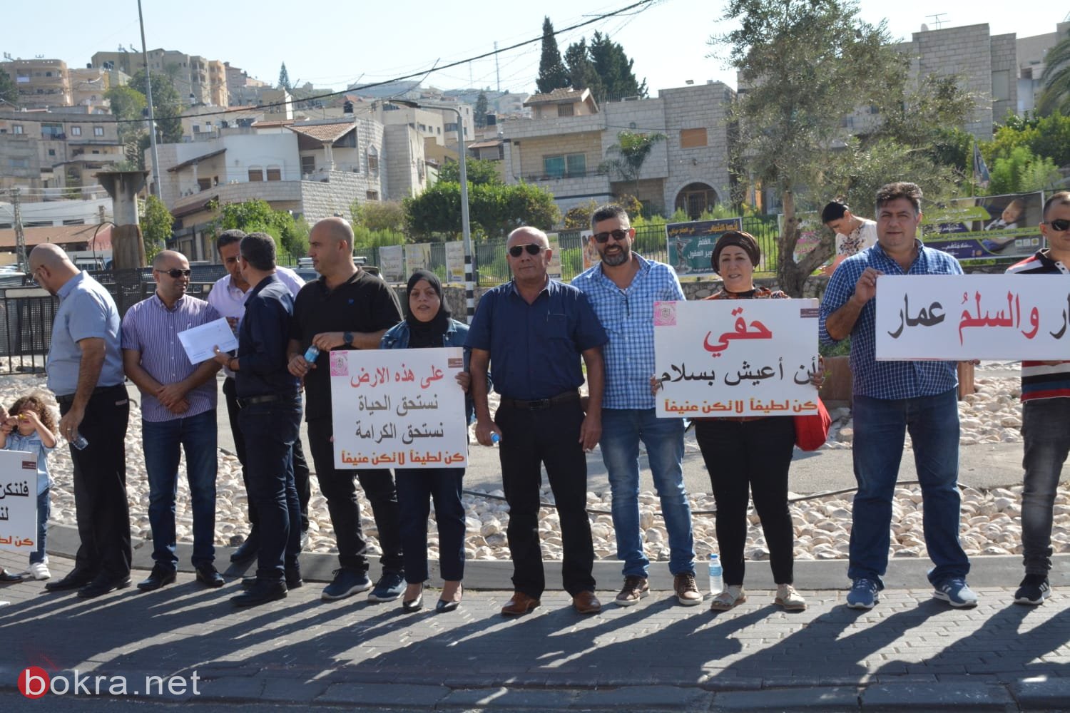 الرينة: موظفو وأعضاء المجلس يتظاهرون احتجاجًا على الاعتداء على زميلهم-5