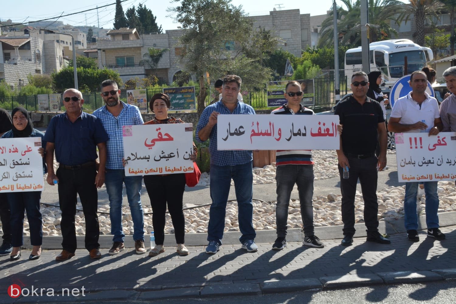 الرينة: موظفو وأعضاء المجلس يتظاهرون احتجاجًا على الاعتداء على زميلهم-17