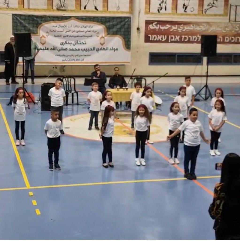 أمسية تكريم مَهيبة بأجواءٍ روحانيةّ قامت المدرسة الجماهيريّة بئر الأمير-الناصرة بتنظيمها احتفاءً بتكريم الأمّ الفاضلة جهاد بطّو"ام سهيل" واحتفالًا بالمولد النّبويّ الشّريف-5