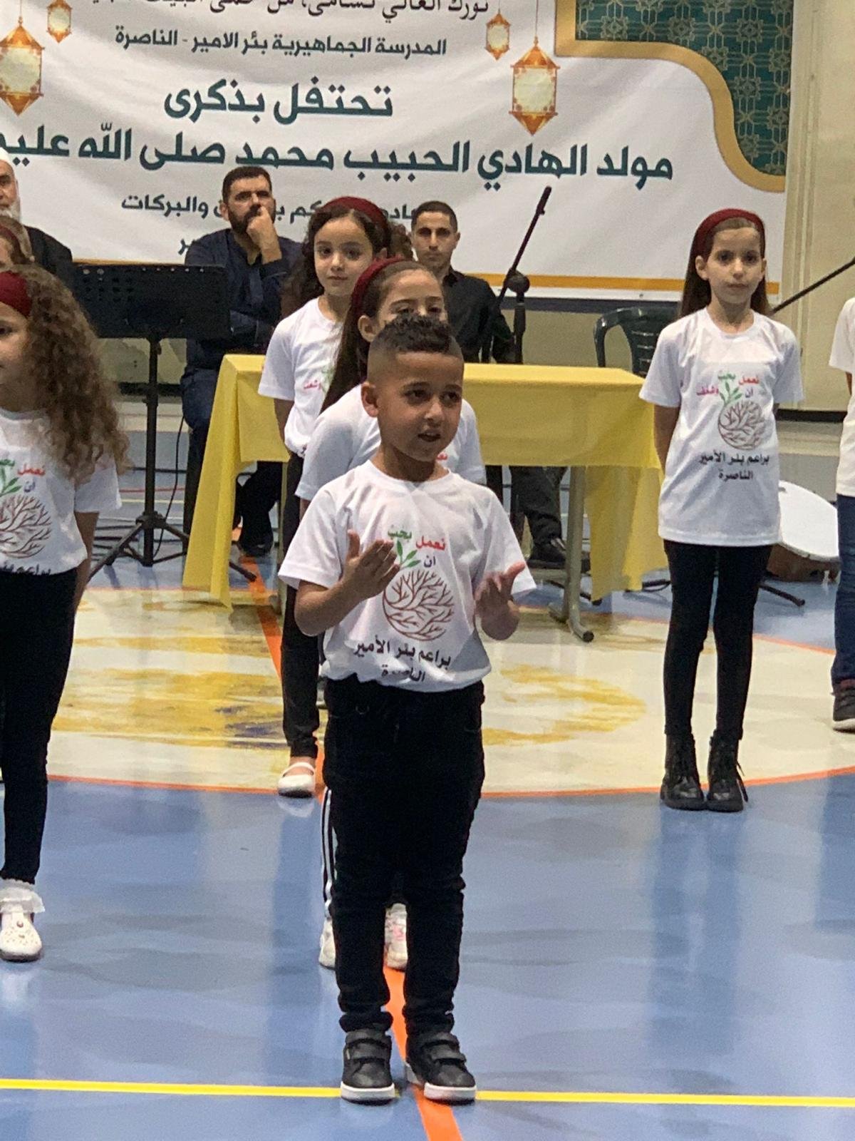 أمسية تكريم مَهيبة بأجواءٍ روحانيةّ قامت المدرسة الجماهيريّة بئر الأمير-الناصرة بتنظيمها احتفاءً بتكريم الأمّ الفاضلة جهاد بطّو"ام سهيل" واحتفالًا بالمولد النّبويّ الشّريف-15