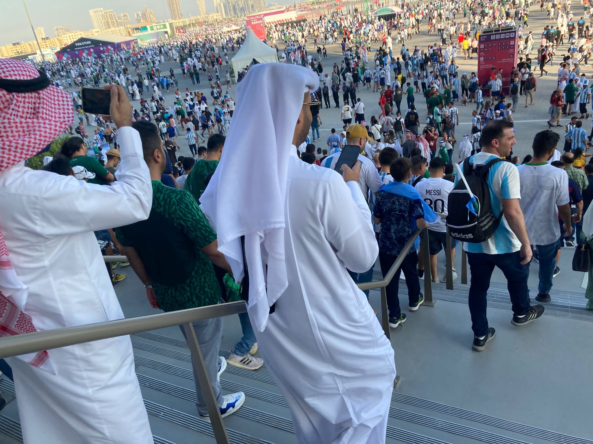 صور خاصة.. احتفالات تعمّ قطر لفوز السعودية على الارجنتين-1