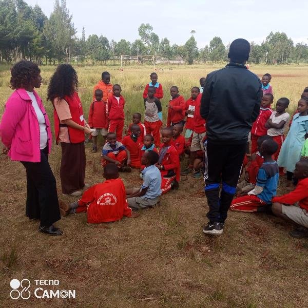 كارين سالم بلان لبكرا: "العمل التطوعي في كينيا مؤثر، وأنصح بشدة خوض هذه التجرة الإنسانية"-2