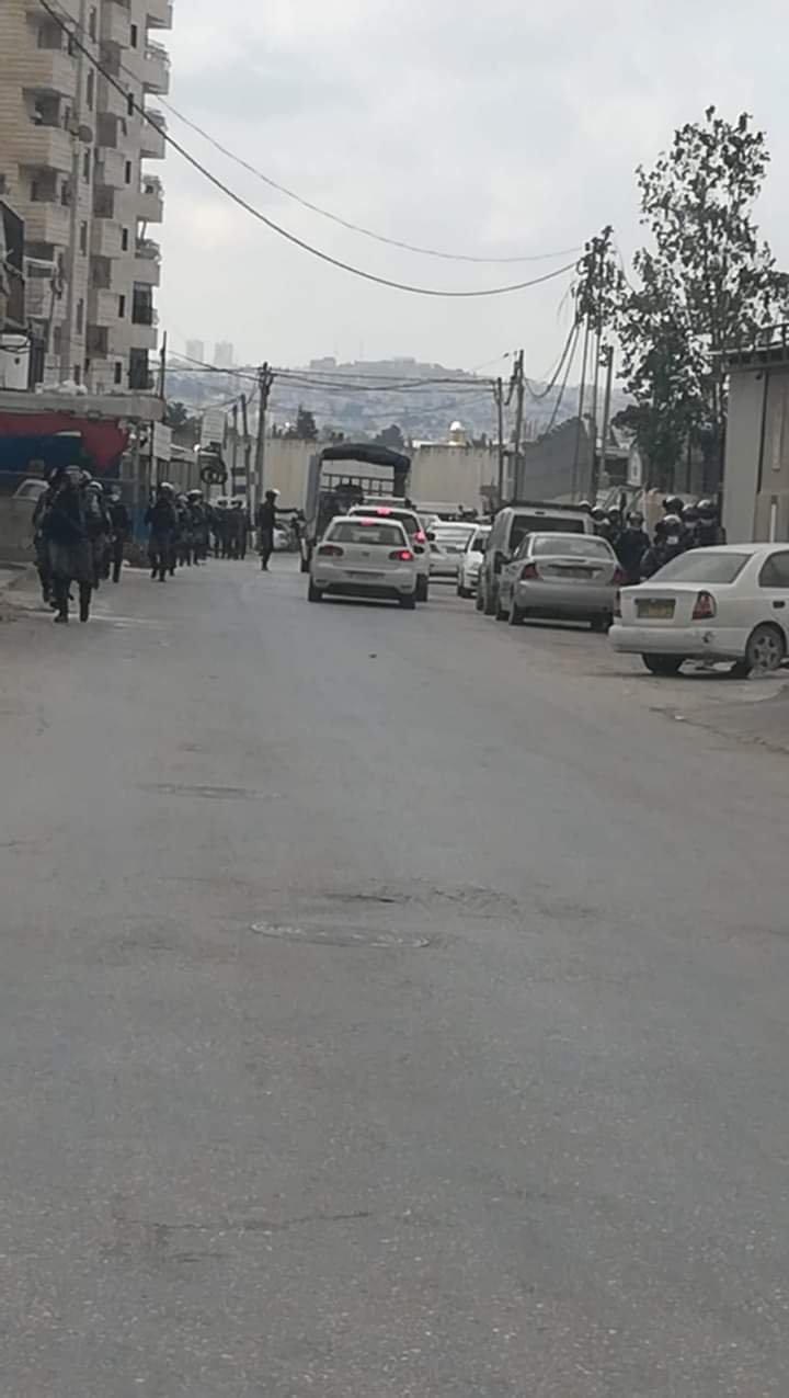  الجيش الإسرائيلي يقتحم كفر عقب بعد انسحاب قوات الامن الفلسطينية منها-0