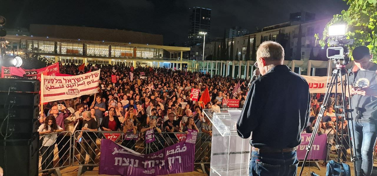 أصداء واسعة للمظاهرة الضخمة من أجل السلام التي أقيمت بمبادرة "نقف معًا" في تل أبيب-6