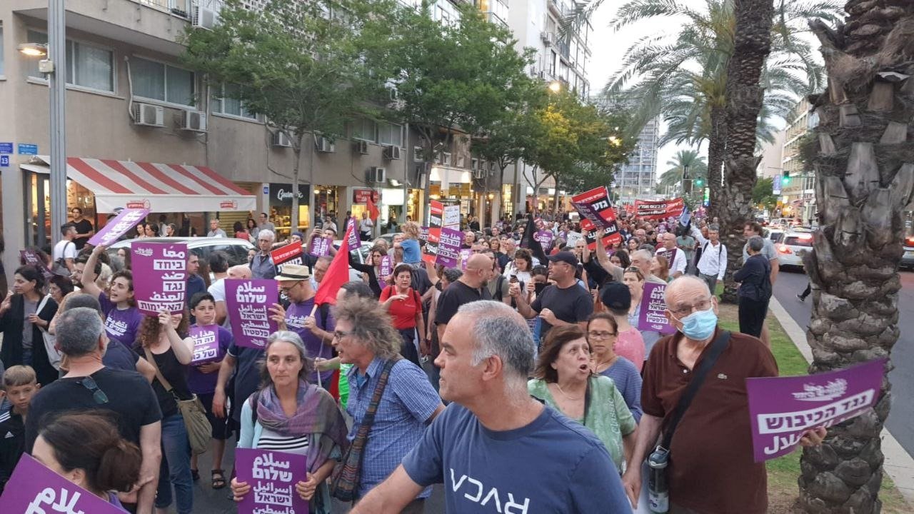 أصداء واسعة للمظاهرة الضخمة من أجل السلام التي أقيمت بمبادرة "نقف معًا" في تل أبيب-9