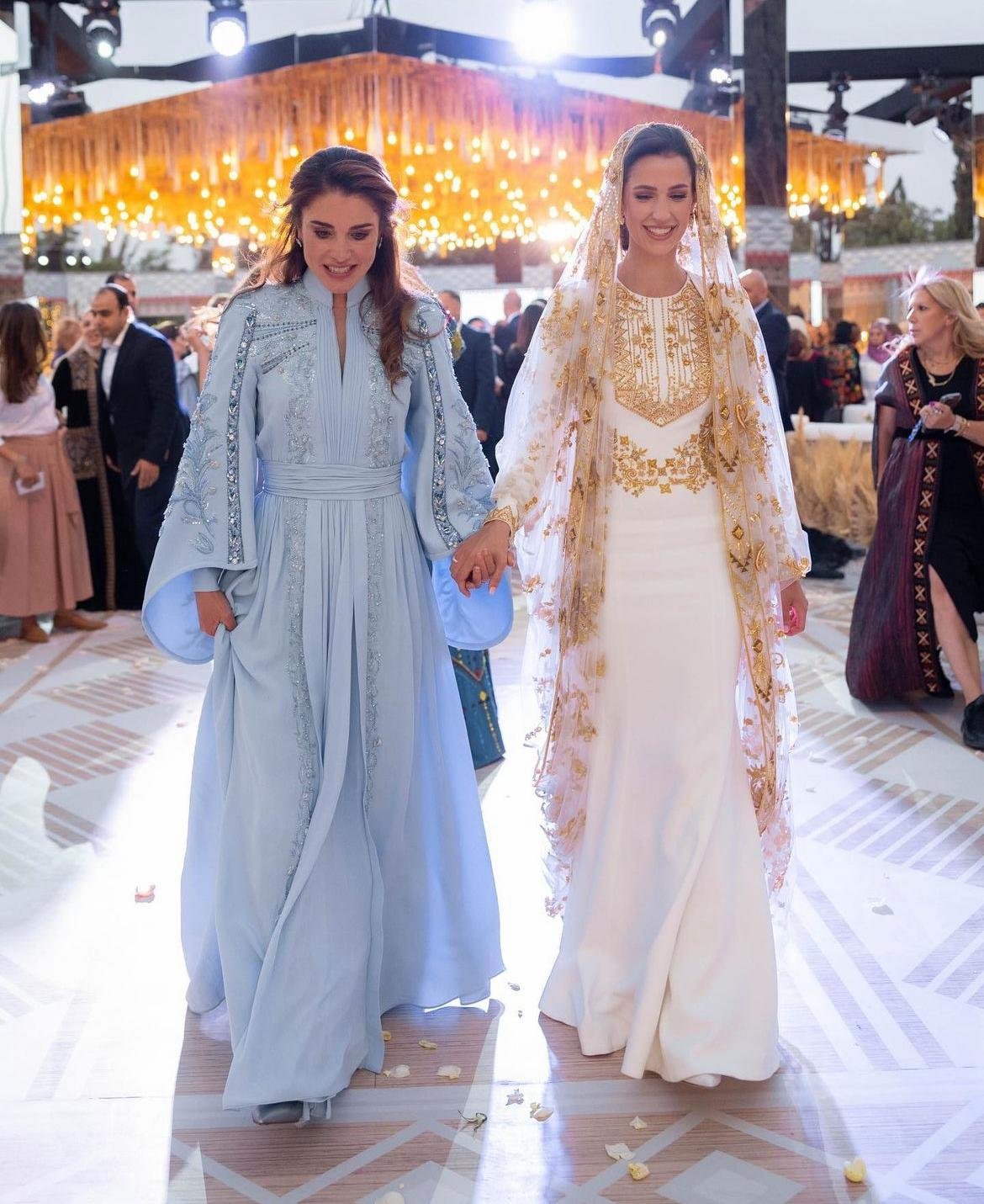 الأردن: الملكة رانية تشارك مجموعة صور من حفل حناء رجوة خطيبة الأمير حسين-5