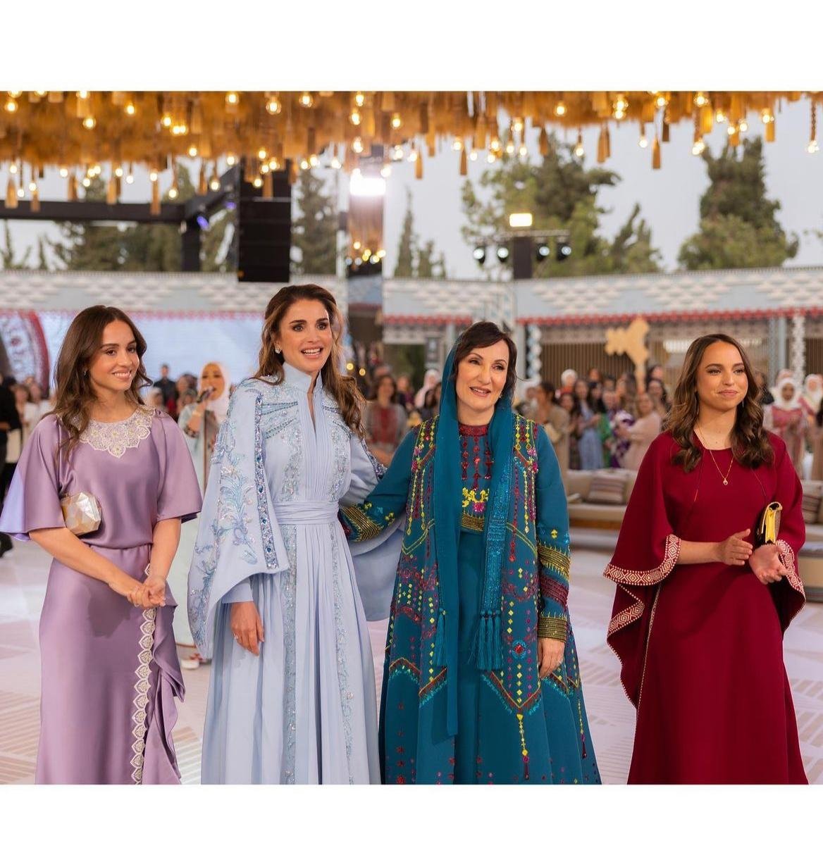 الأردن: الملكة رانية تشارك مجموعة صور من حفل حناء رجوة خطيبة الأمير حسين-8