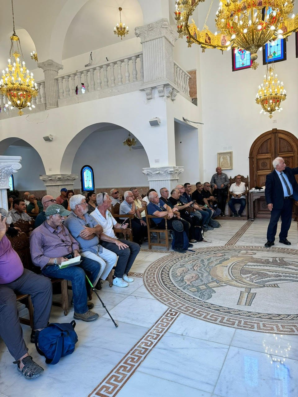 عدد كبير من المرشدين السياحيين في زيارة لكنيسة القديسين قسطنطين وهيلانة الجديدة في كفرسميع-9