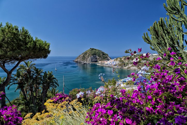 تعرفوا على جزيرة ايشيا الايطالية روعة في الجمال-7