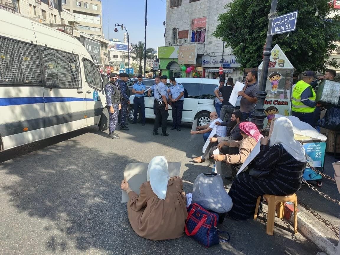 الامن الفلسطيني يعتقل مشاركين في وقفة منددة بالاعتقال السياسي برام الله-2