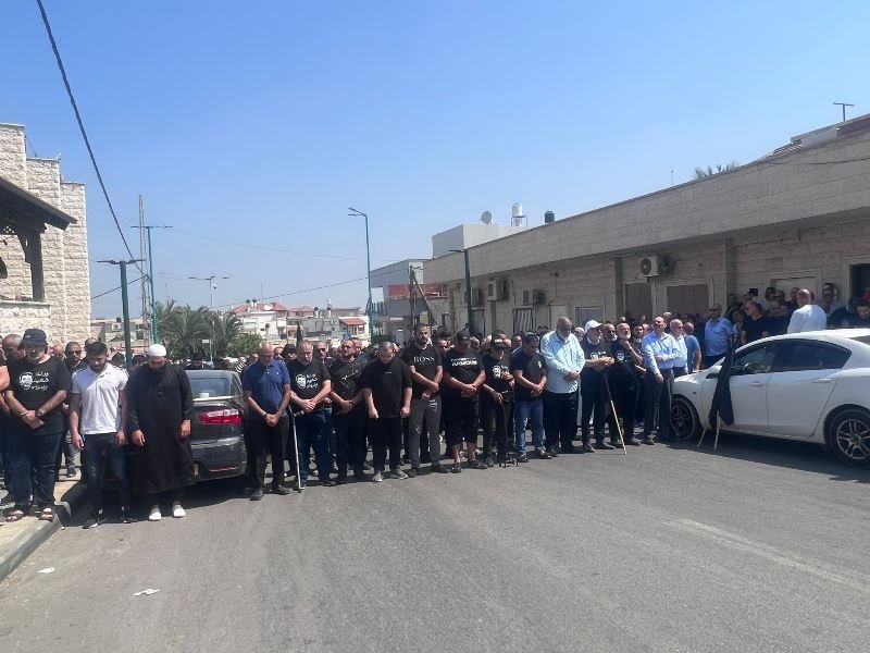 مظاهرة في الطيرة عقب جنازة ضحية اطلاق النار الشيخ عبد الرحمن قشوع-1