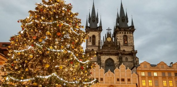 السياحة في براغ في الشتاء ..روعة الاحتفالات والأمسيات الرومانسية الساحرة-0