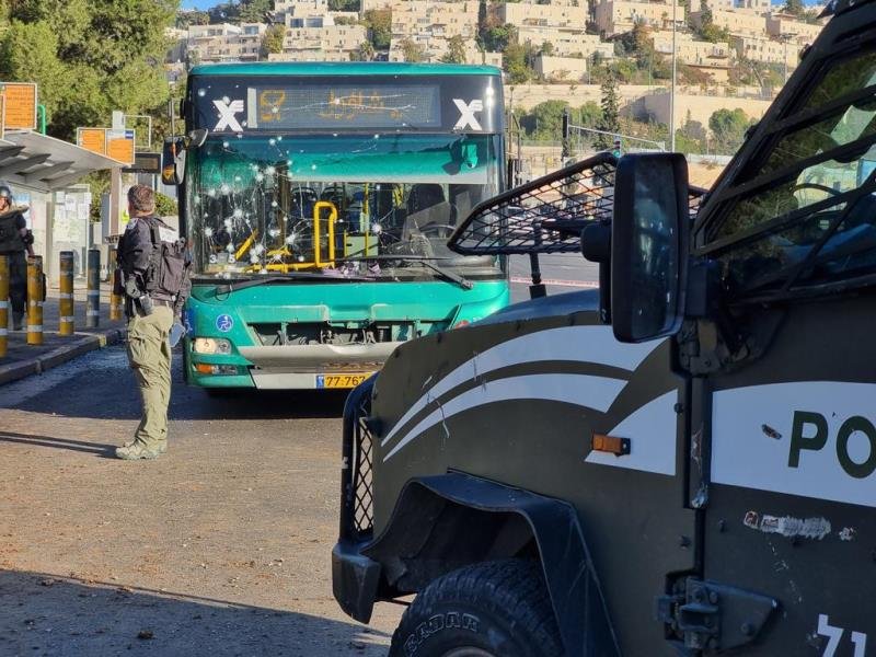 رفع حالة التأهب في القدس بعد العملية التي أوقعت قتيلا و18 مصابًا بينها خطيرة-4