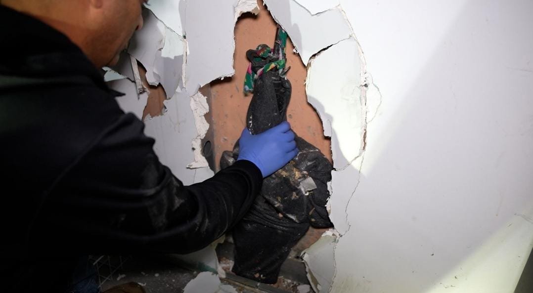 اعتقال المتهم الرئيسي بمحاولة ابتزاز صاحب مخبز في صفد وتضبط أسلحة داخل منزله-0