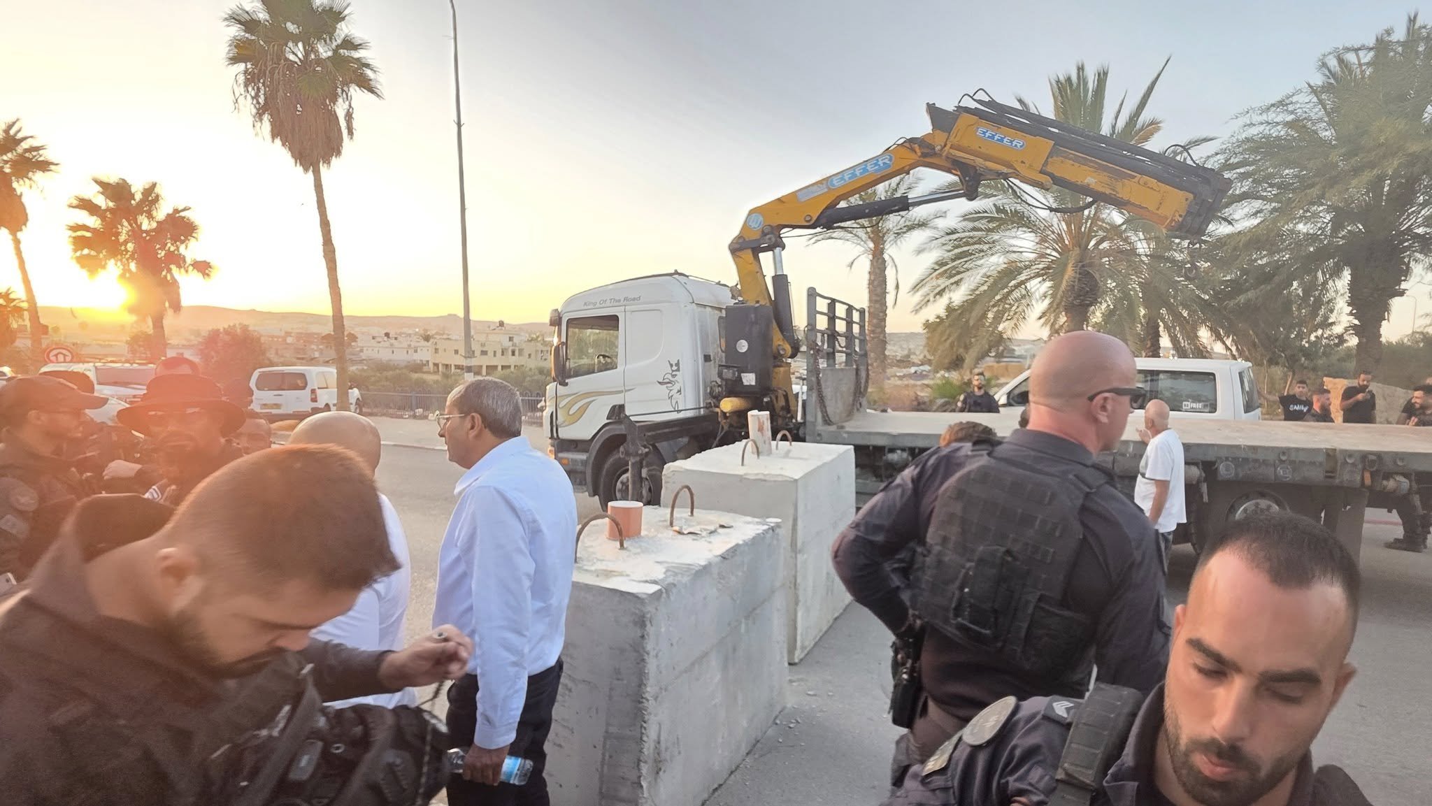 بن غفير يغلق مداخل اللقيّة بالأسمنت وسط غضب شعبي وتصاعد الانتقادات-5