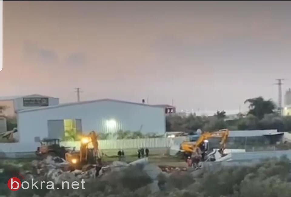 جرافات السلطات الاسرائيلية تهدم مبنى تجاري في كفر برا-1