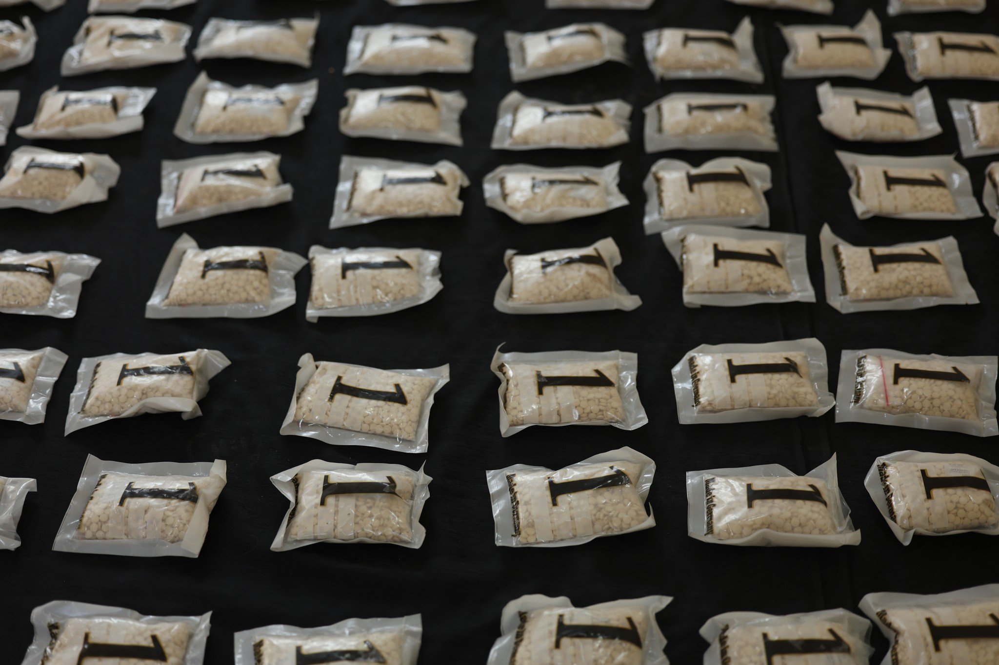 صور: سوريا تعلن تفكيك شبكة لتجارة المخدرات وضبط 162 ألف حبة كبتاغون-1