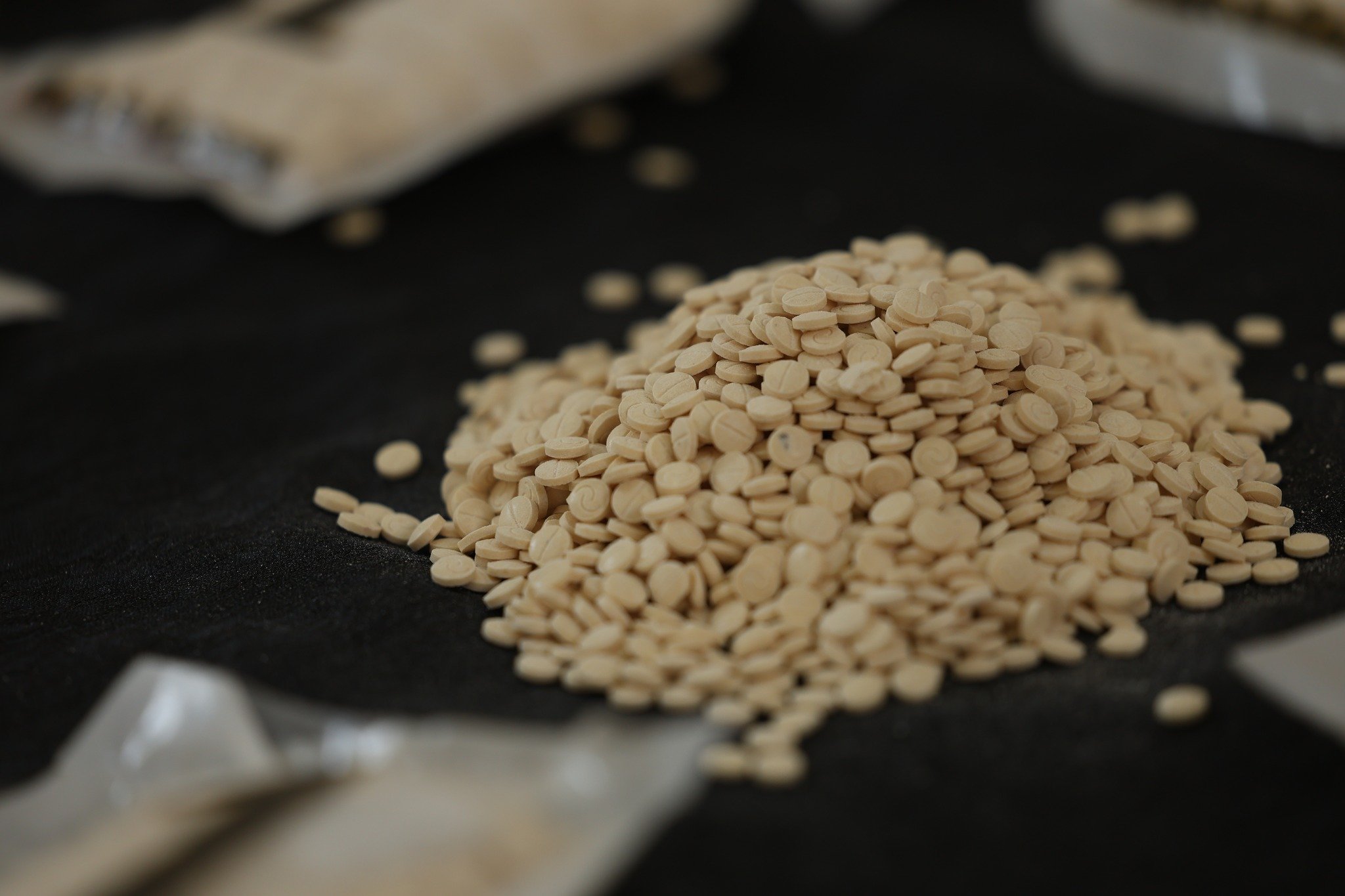 صور: سوريا تعلن تفكيك شبكة لتجارة المخدرات وضبط 162 ألف حبة كبتاغون-3