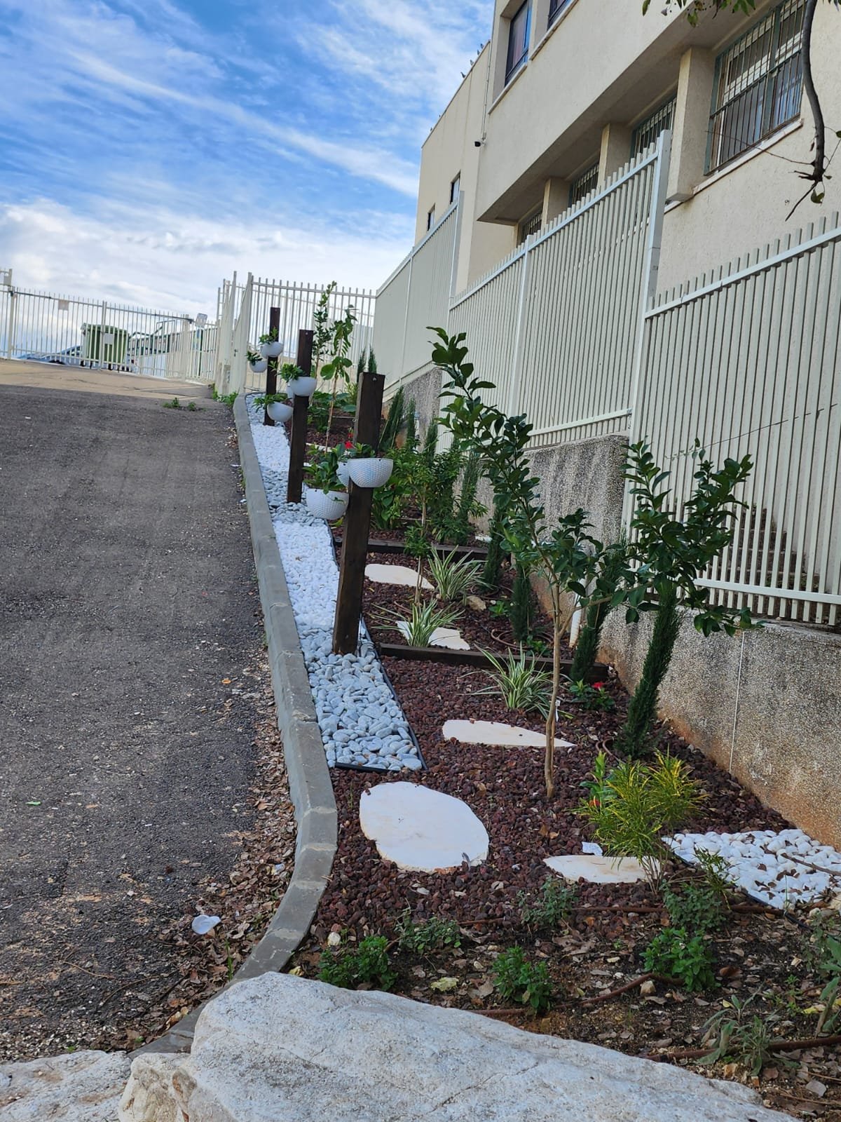 مدرسة أمجاد برانكوفايس تخلّد ذكرى محمد حسين مرزوق، ضحية العنف، بافتتاح حديقة تربوية تحمل اسمه-5