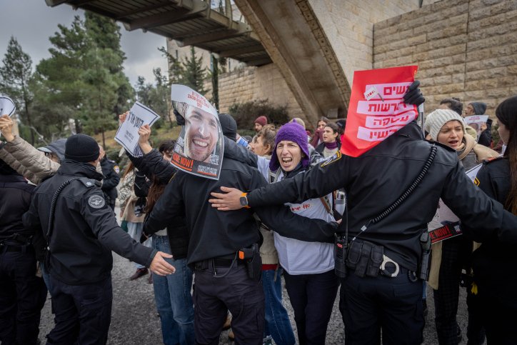 غدير هاني لبكرا: "مطلبنا هو العمل على التوصل لصفقة تبادل لتحرير المحتجزين"-2