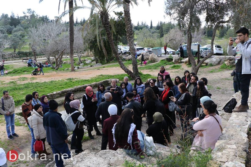 العشرات يشاركون في جولة جمعية الدفاع عن حقوق المهجرين في قرية عمواس المهجرة-10
