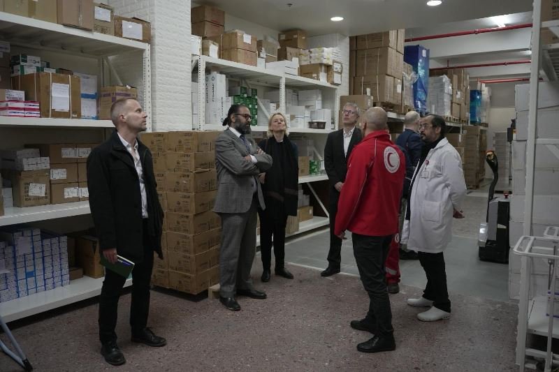 "الهلال الأحمر" بالقدس يستقبل الأمين العام للصليب الأحمر النرويجي-0