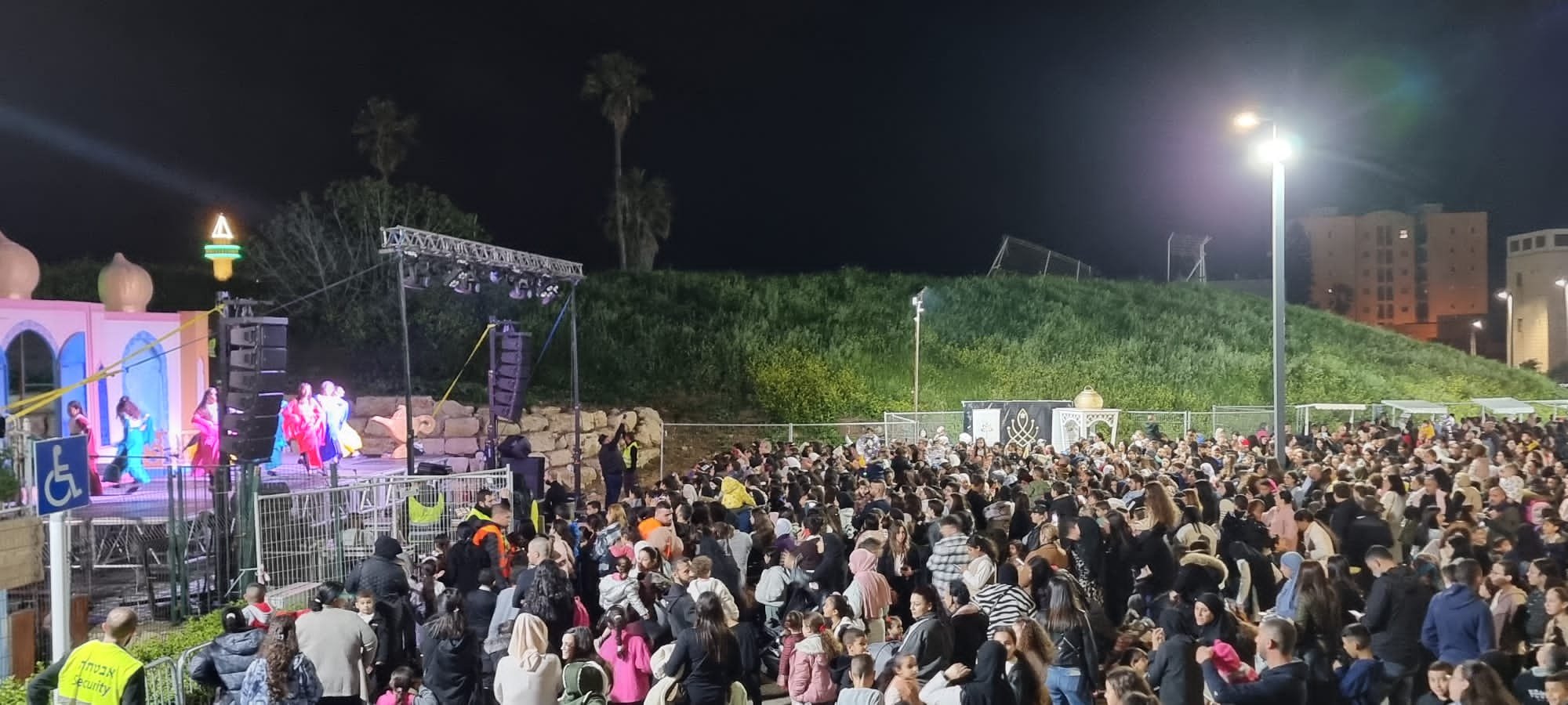 الآلاف يشاركون مهرجان اضاءة فانوس رمضان عكا بأجواء أكثر من رائعة-0