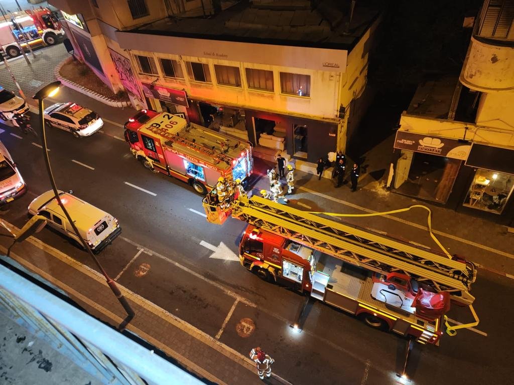 حيفا: إندلاع حريق في مبنى سكني-0