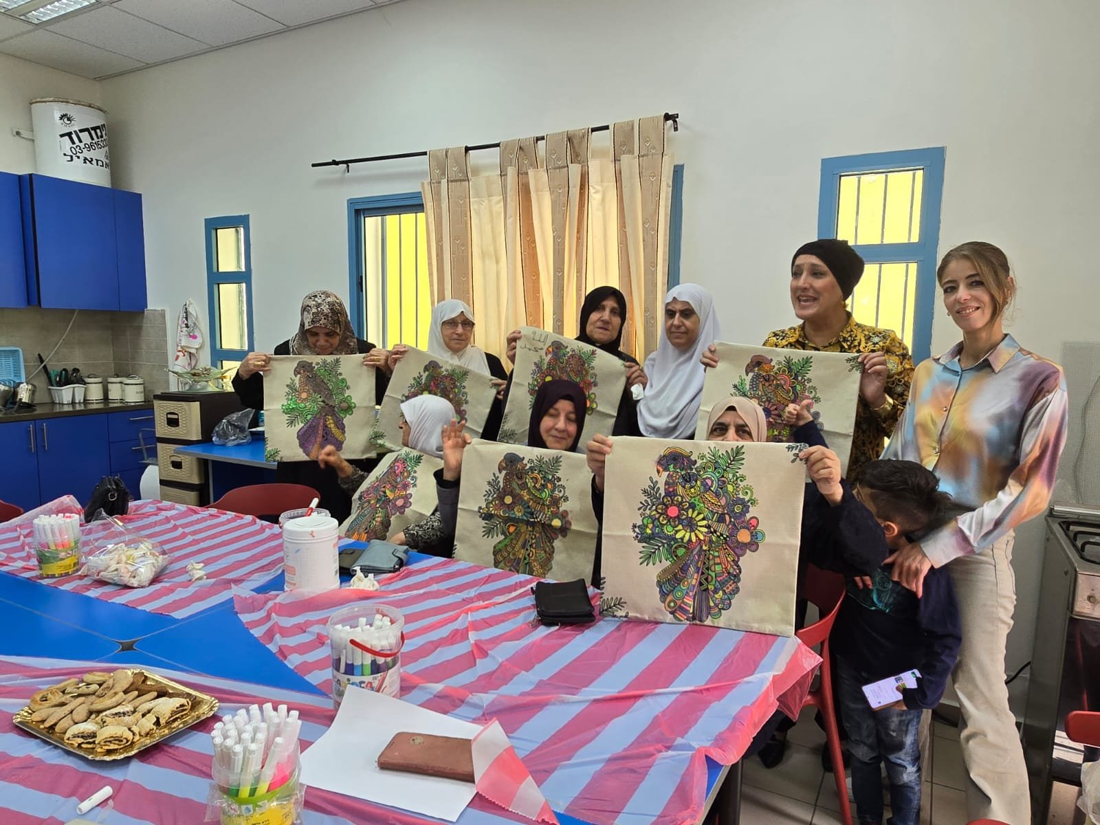 ام الفحم: نساء منتدى الجيل الذهبي في المنتدى النسائي البلدي يبدعن في ورشة العلاج بالفن-0