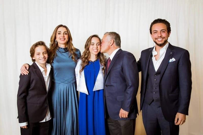 الملكة رانيا تحتفل بتخرج الأميرة سلمى-2