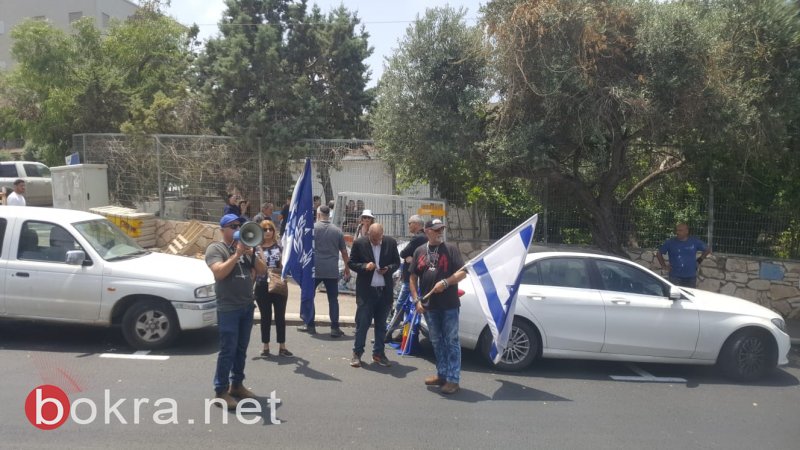  اليمين المتطرف يتظاهر قبالة بيت النائب أيمن عودة في حيفا-2