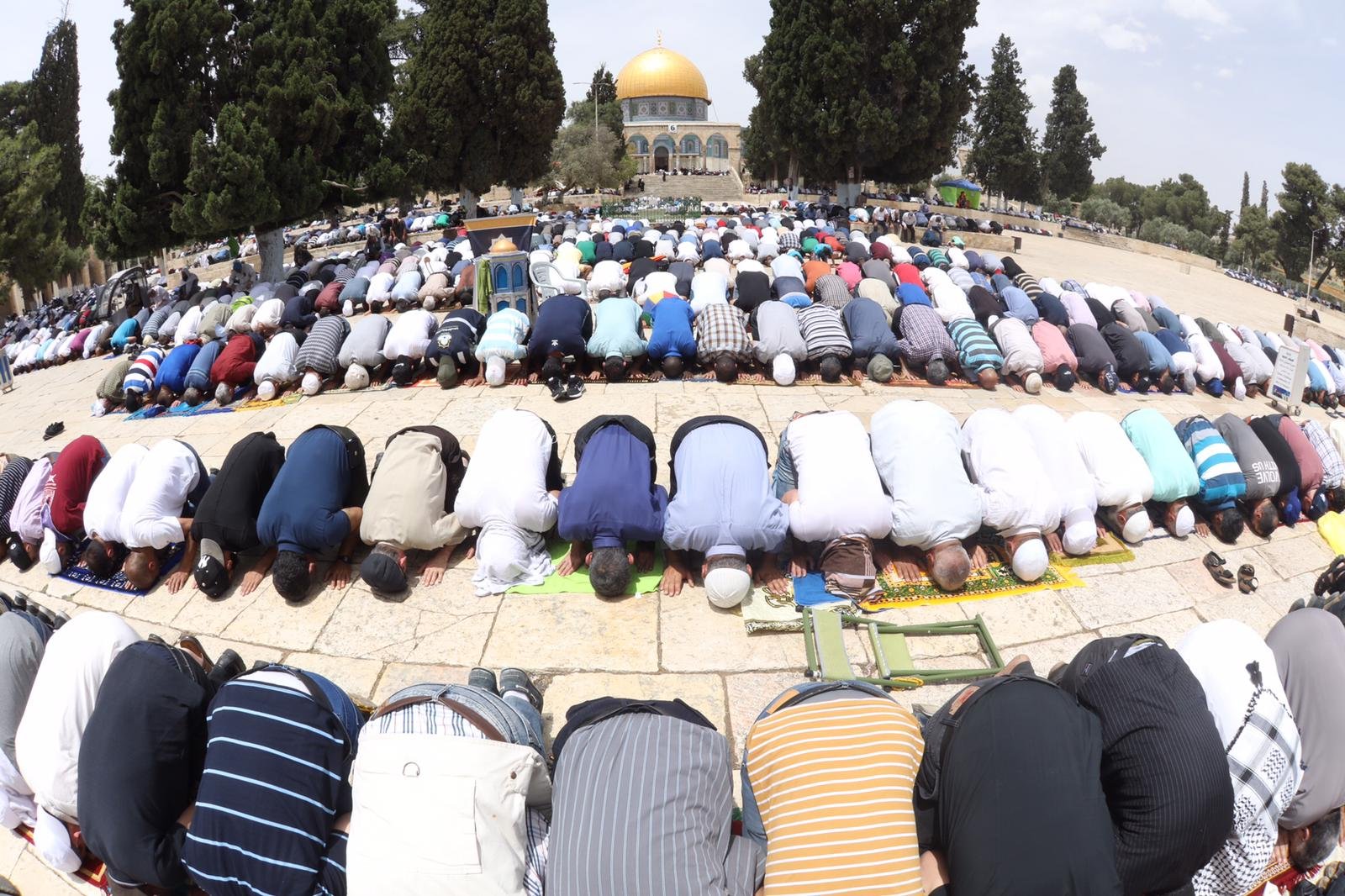  القدس: اكثر من 100 الف مصل يؤدون الجمعة الثالثة من رمضان في الاقصى-2